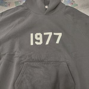 MEN'S FEAR OF GOD ESSENTIAL HOODIE